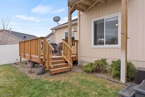 Exterior - 11809 E Jackson Ln, Spokane Valley, WA 99206 photo 3 of 4