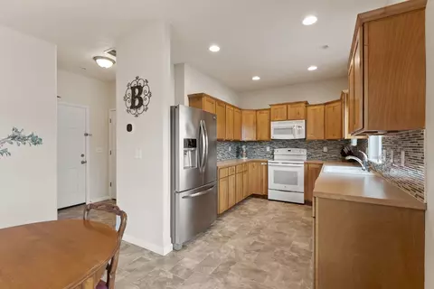 Kitchen - 11809 E Jackson Ln, Spokane Valley, WA 99206 photo 1 of 4