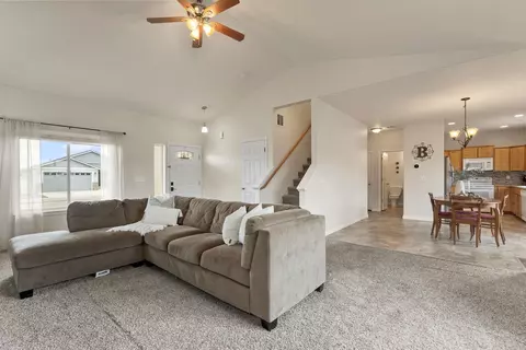 Living - 11809 E Jackson Ln, Spokane Valley, WA 99206 photo 2 of 2