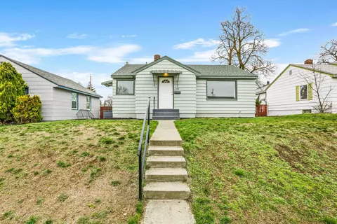 2418 W Sanson Ave, Spokane, WA 99205