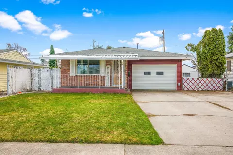 708 E Courtland Ave, Spokane, WA 99207