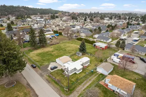 102 S Manifold Rd, Greenacres, WA 99016