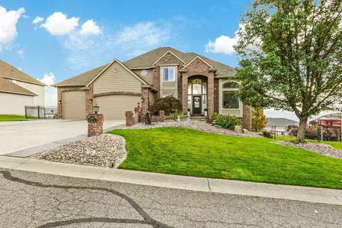 8806 E Redwood Ln, Spokane, WA 99217