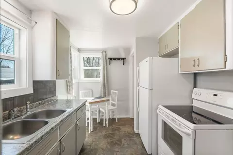 Kitchen - 9404 E Sinto Ave, Spokane, WA 99206 photo 2 of 2