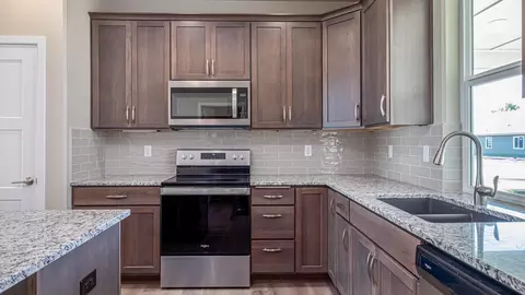 2127 E 33rd Ave, Spokane, WA 99203 photo 8