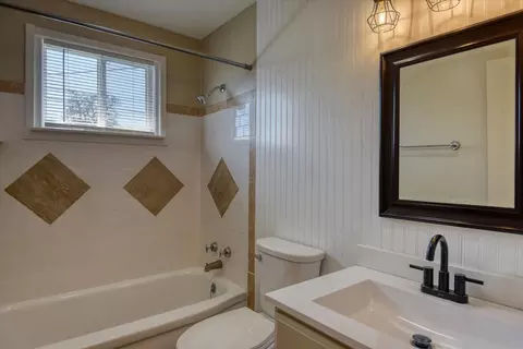 Bath - 830 E Hoffman Ave, Spokane, WA 99207 photo 2 of 2