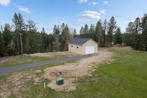 31908 N Zander Ln # B, Chattaroy, WA 99003