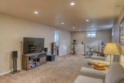 Living - 3217 N Ely Rd, Spokane Valley, WA 99212 photo 4 of 5