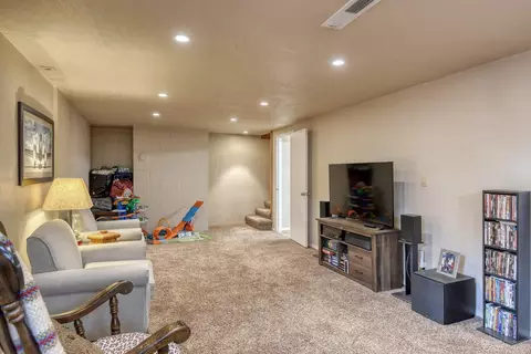 Living - 3217 N Ely Rd, Spokane Valley, WA 99212 photo 5 of 5