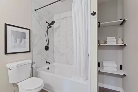 Bath - 3617 E 19th Ave, Spokane, WA 99223 photo 2 of 4