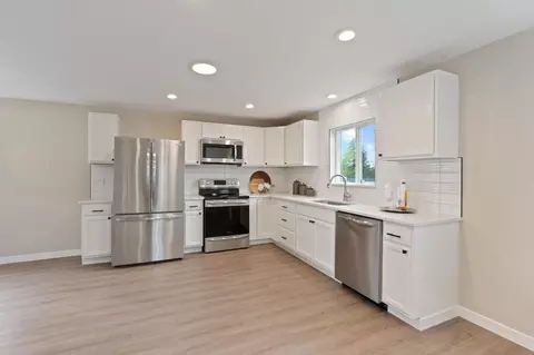 Kitchen - 3617 E 19th Ave, Spokane, WA 99223 photo 2 of 4