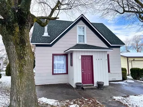 109 S 4th St, Harrington, WA 99134