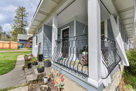 Exterior - 927 E 8th Ave, Spokane, WA 99202 photo 7 of 12