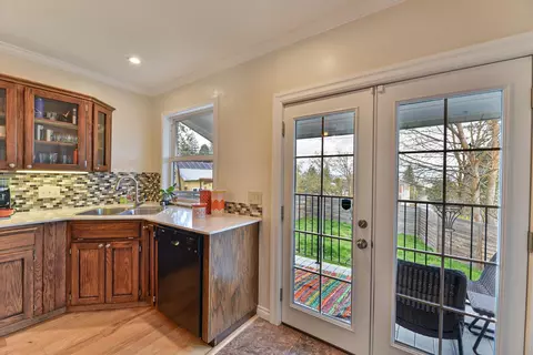 Kitchen - 927 E 8th Ave, Spokane, WA 99202 photo 4 of 5