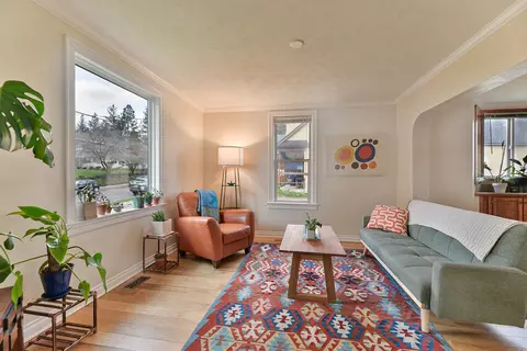 Living - 927 E 8th Ave, Spokane, WA 99202 photo 1 of 2