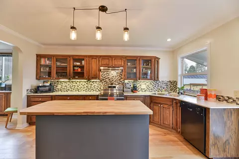 Kitchen - 927 E 8th Ave, Spokane, WA 99202 photo 3 of 5