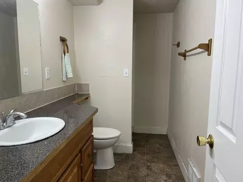 Bath - 2724 E 5th Ave, Spokane, WA 99202 photo 2 of 2