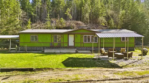 19924 E Temple Rd, Newman Lake, WA 99025