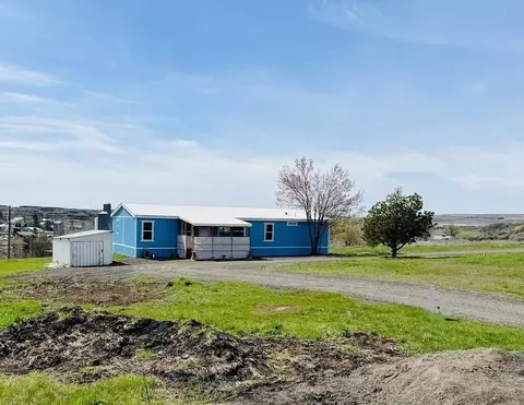 319 W Oak St, Sprague, WA 99032