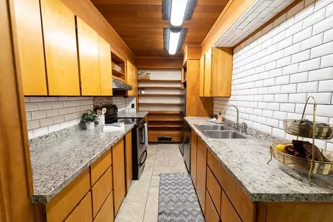 Kitchen - 3918 E 12th Ave, Spokane, WA 99202 photo 4 of 5