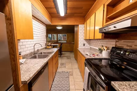Kitchen - 3918 E 12th Ave, Spokane, WA 99202 photo 5 of 5