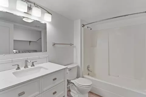 Bath - 1729 E 18th Ave, Spokane, WA 99203 photo 4 of 4