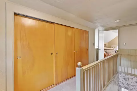 Entry Way - 1729 E 18th Ave, Spokane, WA 99203 photo 4 of 7
