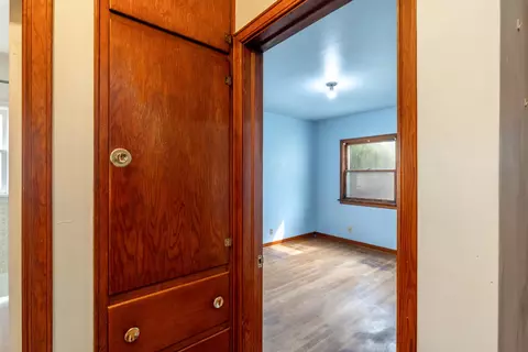Entry Way - 553 E Hoffman Ave, Spokane, WA 99207 photo 1 of 1