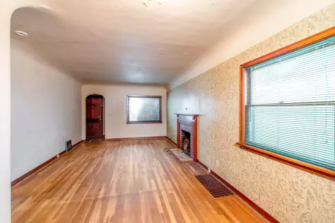 Living - 553 E Hoffman Ave, Spokane, WA 99207 photo 1 of 3