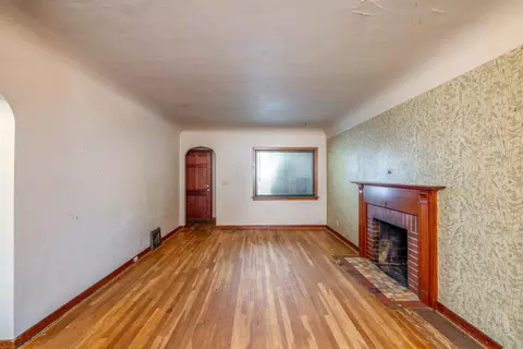 Living - 553 E Hoffman Ave, Spokane, WA 99207 photo 2 of 3