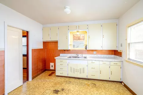 Kitchen - 553 E Hoffman Ave, Spokane, WA 99207 photo 1 of 2