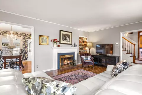 Living - 720 E 27th Ave, Spokane, WA 99203 photo 6 of 10