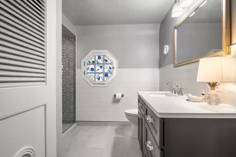 Bath - 720 E 27th Ave, Spokane, WA 99203 photo 2 of 3