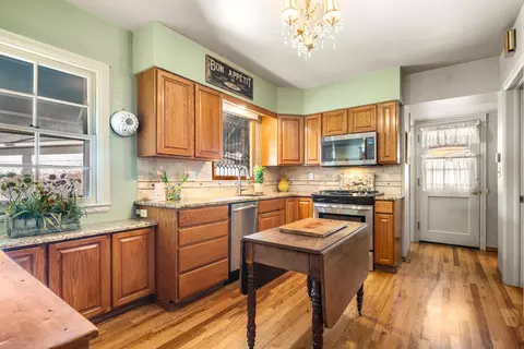 Kitchen - 720 E 27th Ave, Spokane, WA 99203 photo 2 of 4