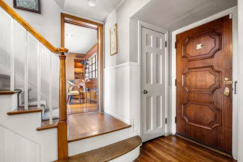 Entry Way - 720 E 27th Ave, Spokane, WA 99203 photo 3 of 4