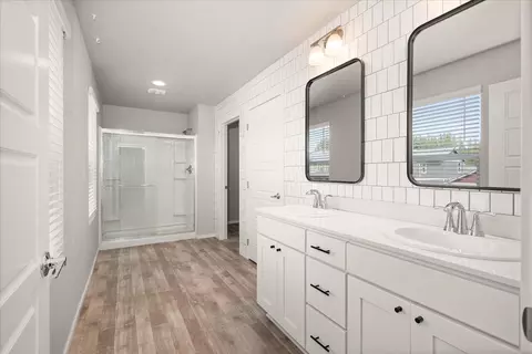 Bath - 1110 E Silver Pine Rd, Colbert, WA 99005 photo 2 of 4