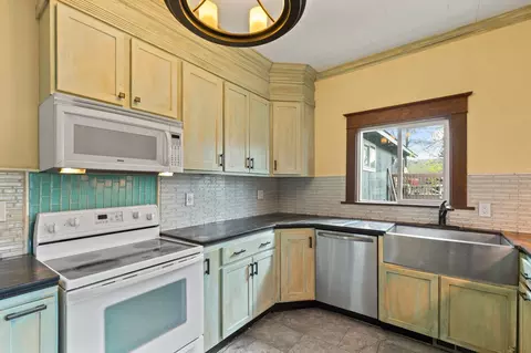 Kitchen - 1828 E 4th Ave, Spokane, WA 99202 photo 1 of 5