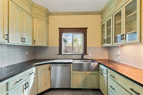 Kitchen - 1828 E 4th Ave, Spokane, WA 99202 photo 3 of 5