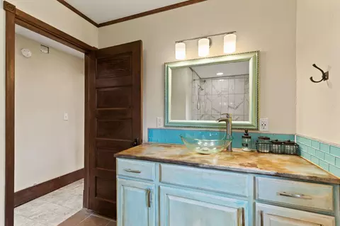 Bath - 1828 E 4th Ave, Spokane, WA 99202 photo 1 of 3