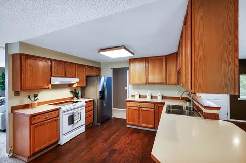 Kitchen - 3205 E 11th Ave, Spokane, WA 99202 photo 5 of 6