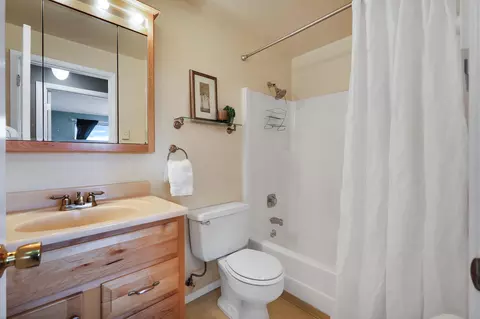 Bath - 3205 E 11th Ave, Spokane, WA 99202 photo 2 of 2