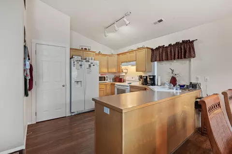 Kitchen - 1644 E Vanetta Ln, Spokane, WA 99217 photo 4 of 5