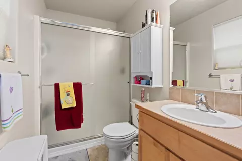 Bath - 1644 E Vanetta Ln, Spokane, WA 99217 photo 1 of 2