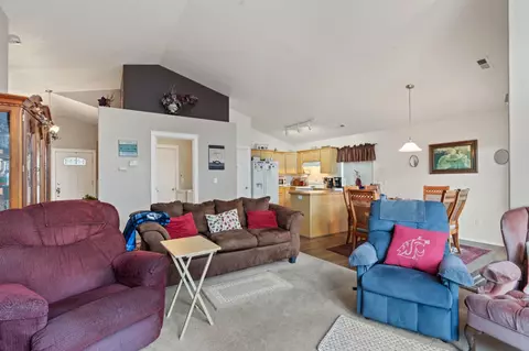 Living - 1644 E Vanetta Ln, Spokane, WA 99217 photo 2 of 3