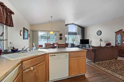 Kitchen - 1644 E Vanetta Ln, Spokane, WA 99217 photo 1 of 5