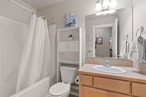 Bath - 1644 E Vanetta Ln, Spokane, WA 99217 photo 2 of 2