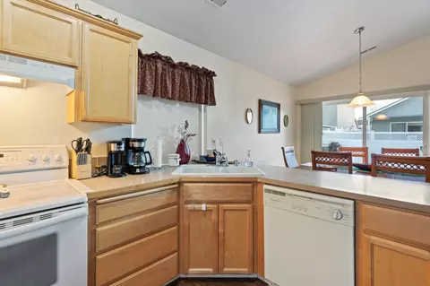 Kitchen - 1644 E Vanetta Ln, Spokane, WA 99217 photo 2 of 5