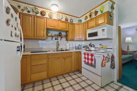 Kitchen - 1917 E Thurston Ave, Spokane, WA 99203 photo 2 of 2