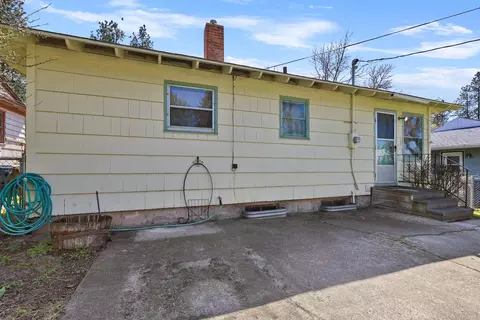 Exterior - 1917 E Thurston Ave, Spokane, WA 99203 photo 3 of 7