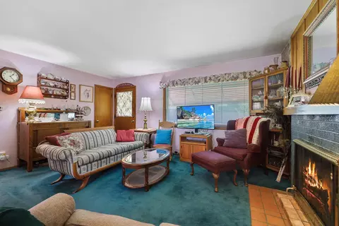 Living - 1917 E Thurston Ave, Spokane, WA 99203 photo 2 of 6